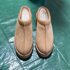 Women’s Tan Slip-On Clogs